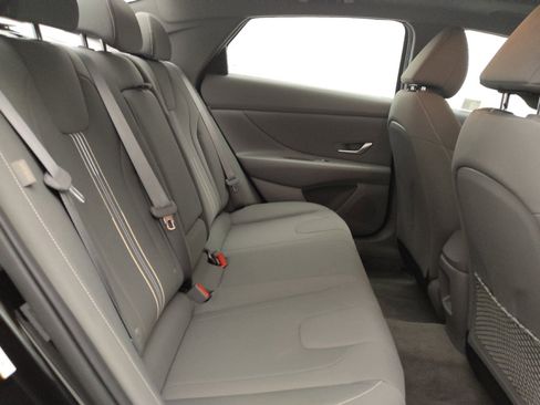 Used 2025 Hyundai Elantra SEL image 19