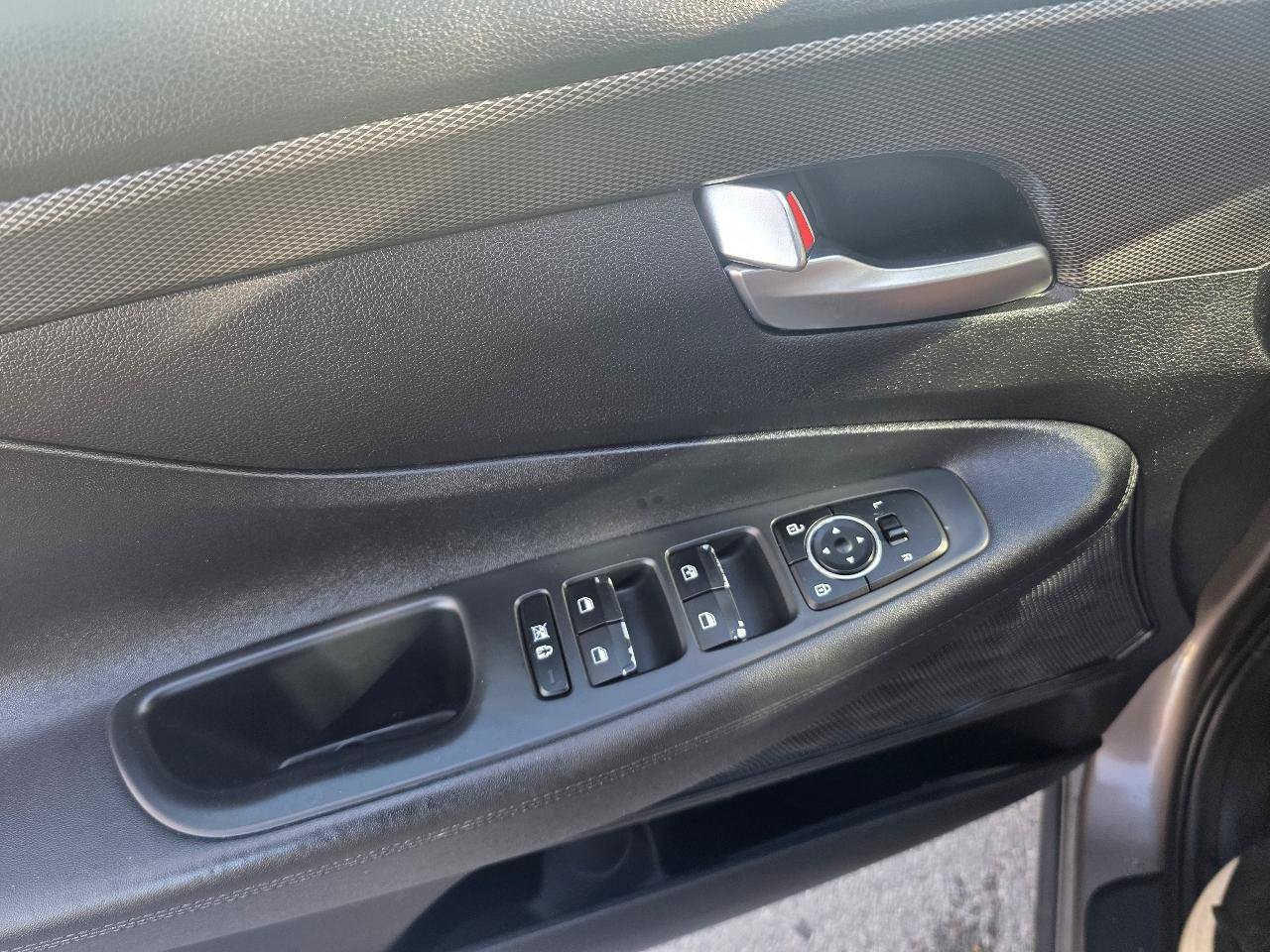 Used 2019 Hyundai Santa Fe SE AWD/4WD image 10
