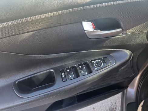 Used 2019 Hyundai Santa Fe SE AWD/4WD image 10