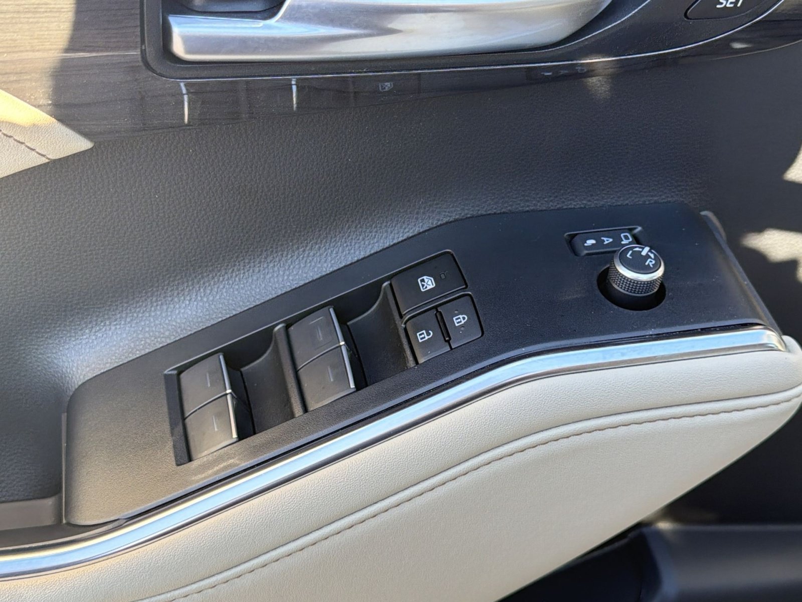 Used 2023 Toyota Highlander Limited FWD image 16