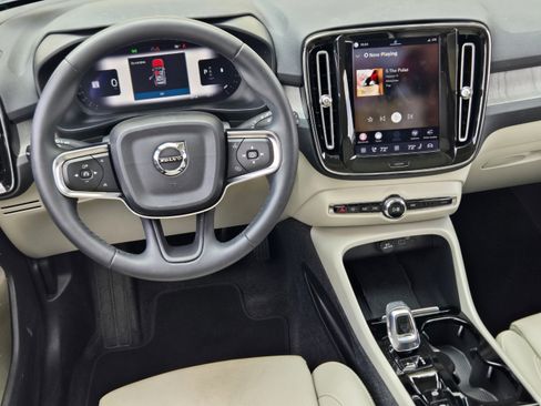 Certified 2023 Volvo XC40 B5 Plus w/ Climate Package AWD/4WD image 24