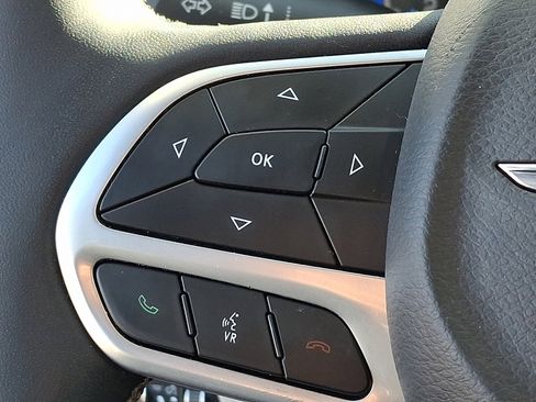 Certified 2022 Chrysler Pacifica Touring-L image 21