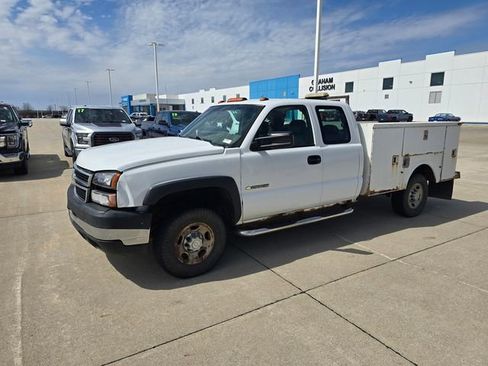 Used 2006 Chevrolet Silverado 2500 W/T image 3