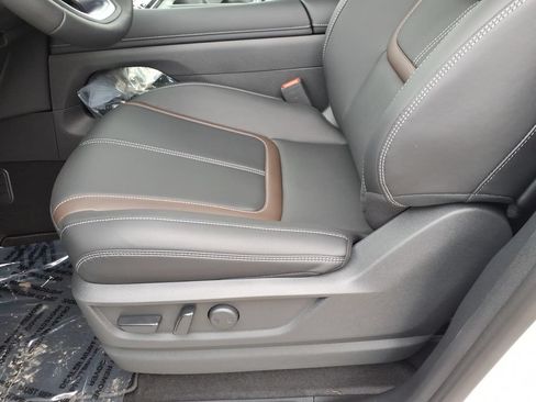 New 2026 Nissan Armada SL w/ Captain's Chari Seat Package AWD/4WD image 17
