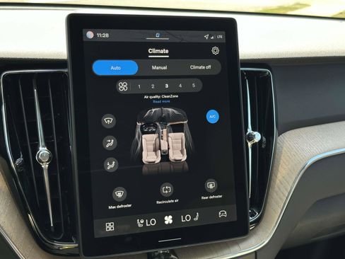 New 2026 Volvo XC60 B5 Core w/ Climate Package image 5