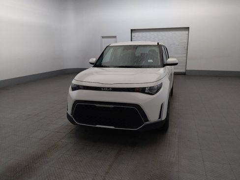 Used 2025 Kia Soul LX w/ LX Technology Package FWD image 15