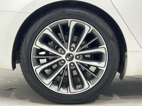 Used 2019 Kia Cadenza Technology image 10