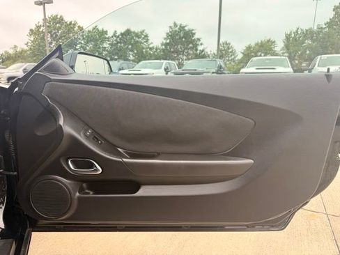 Used 2015 Chevrolet Camaro LT RWD image 27