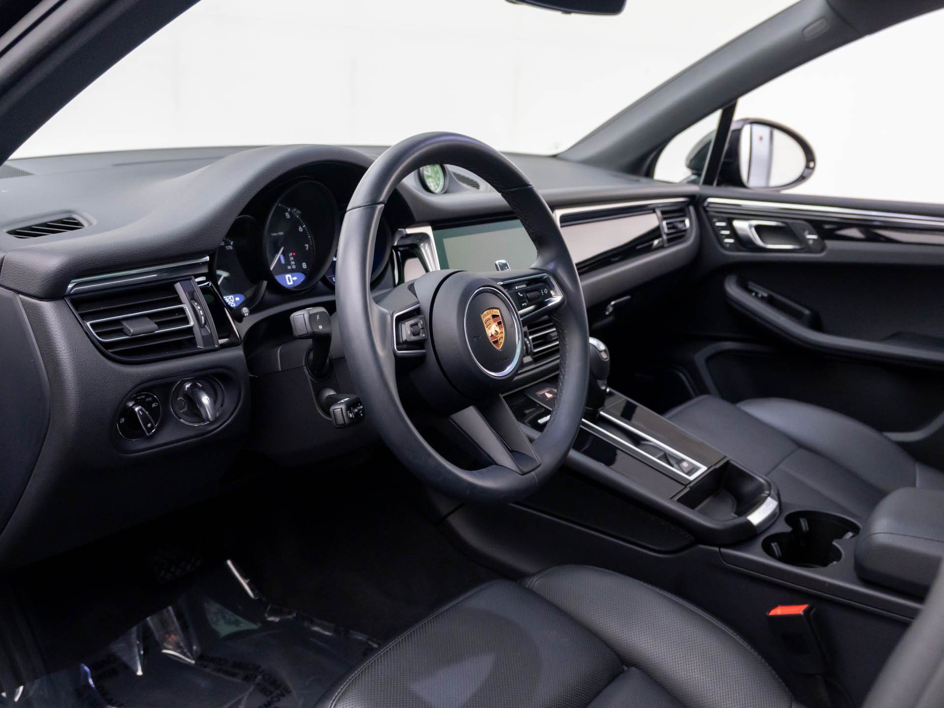 Used 2026 Porsche Macan AWD/4WD image 4