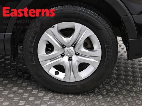 Used 2018 Toyota RAV4 LE w/ All Weather Liner Package FWD image 33