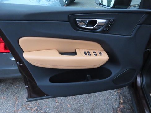 Used 2018 Volvo XC60 T6 Inscription w/ Luxury Seat Package image 6