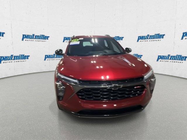 Used 2025 Chevrolet Trax RS FWD image 3