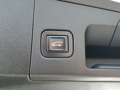 Used 2018 Cadillac XT5 Luxury w/ Driver Awareness Package image 10