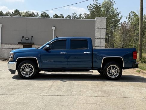 Used 2018 Chevrolet Silverado 1500 LT w/ Trailering Package RWD image 6
