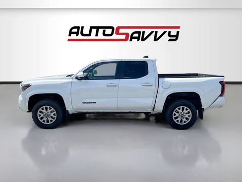 Used 2025 Toyota Tacoma SR5 AWD/4WD image 4