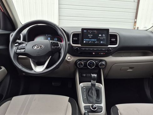 Used 2025 Hyundai Venue SEL FWD image 23