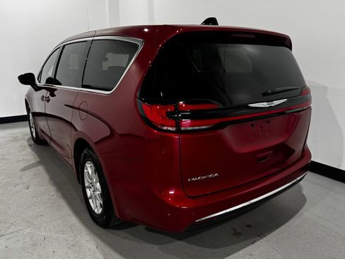 Used 2025 Chrysler Pacifica Select FWD image 30