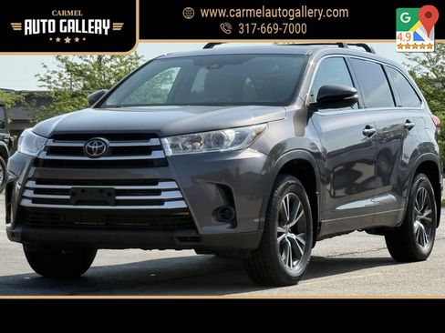 Used 2018 Toyota Highlander LE image 1