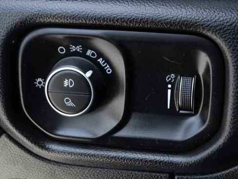 Used 2020 RAM 1500 Big Horn AWD/4WD image 19