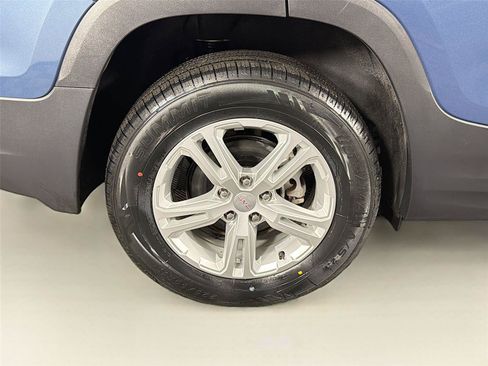 Used 2024 GMC Terrain SLE AWD/4WD image 34