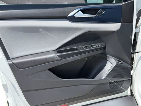 Certified 2023 Volkswagen Taos SE w/ Panoramic Sunroof Package FWD image 12