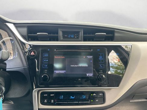 Used 2019 Toyota Corolla LE FWD image 17