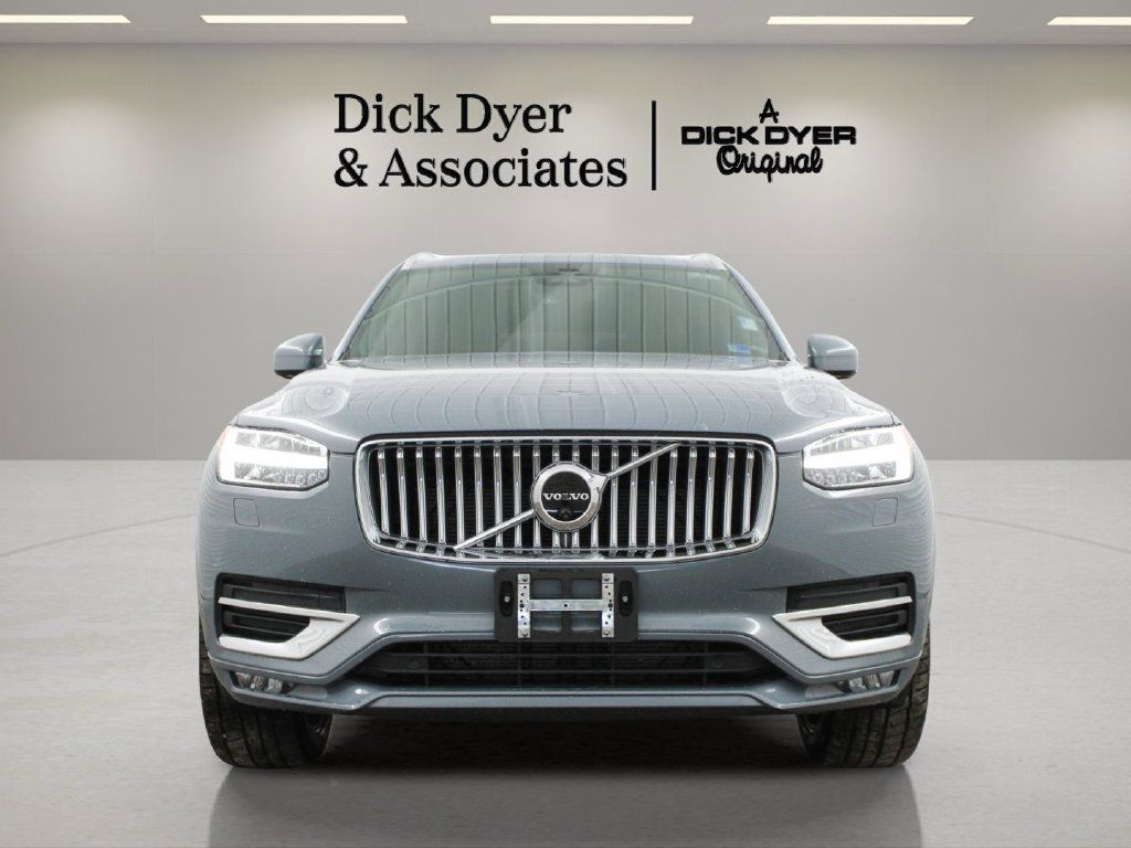 Certified 2023 Volvo XC90 B6 Plus AWD/4WD image 4