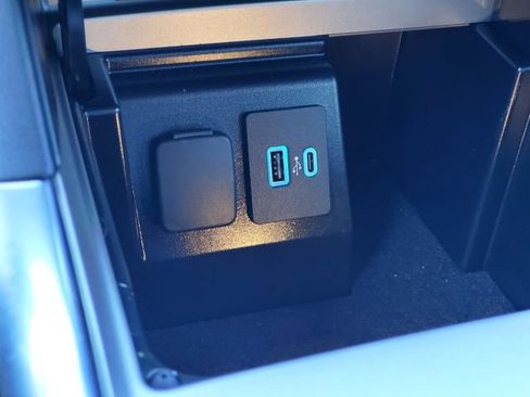 Used 2023 Ford Explorer XLT w/ Equipment Group 202A image 21