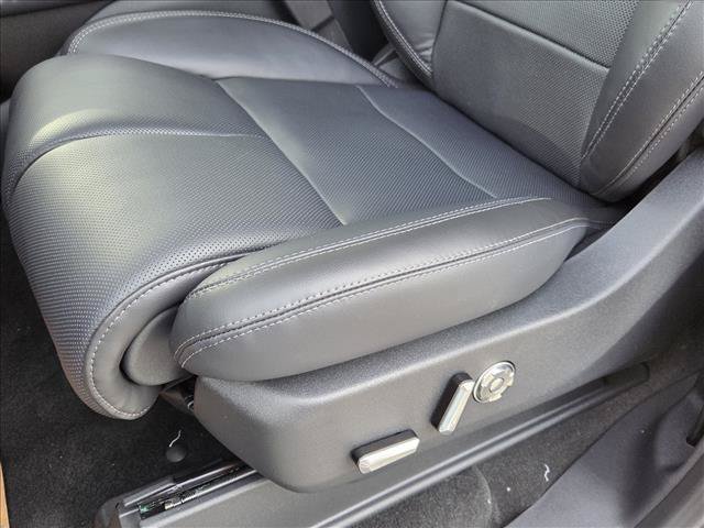 New 2025 Lincoln Navigator Reserve w/ Jet Appearance Package AWD/4WD image 4