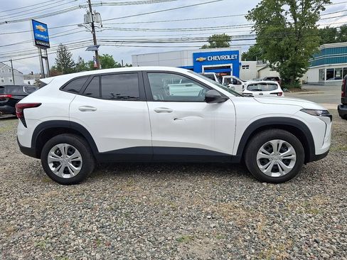 Used 2024 Chevrolet Trax LS FWD image 9