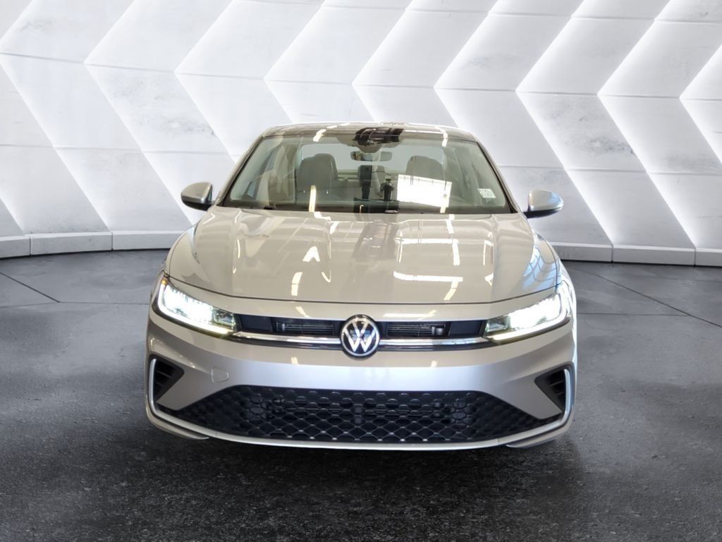 Used 2025 Volkswagen Jetta SE FWD image 2