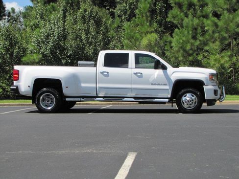 Used 2015 GMC Sierra 3500 Denali AWD/4WD image 4