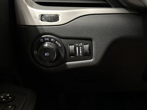 Used 2016 Jeep Cherokee Trailhawk AWD/4WD image 19