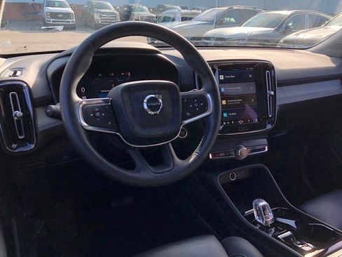 Used 2023 Volvo XC40 B5 Plus w/ Protection Package Premier image 15