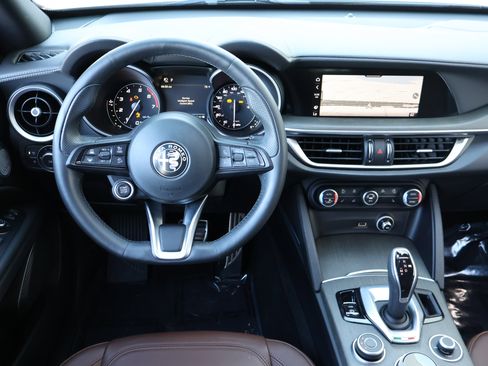 Used 2023 Alfa Romeo Stelvio Ti image 19