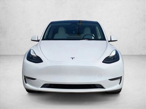 Used 2024 Tesla Model Y Long Range AWD/4WD image 2