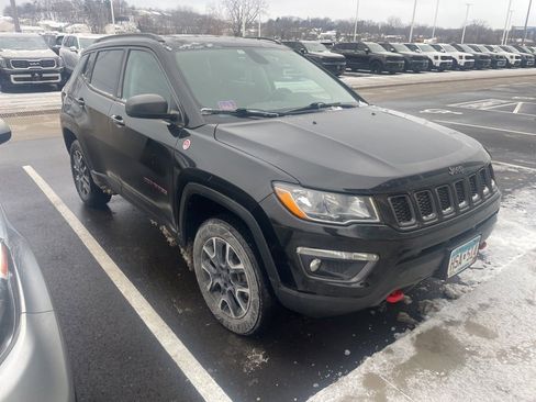 Used 2020 Jeep Compass Trailhawk image 2