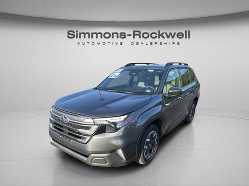 Used 2025 Subaru Forester Premium AWD/4WD image 1