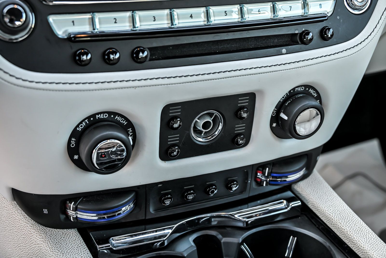Used 2016 Rolls-Royce Wraith RWD image 36