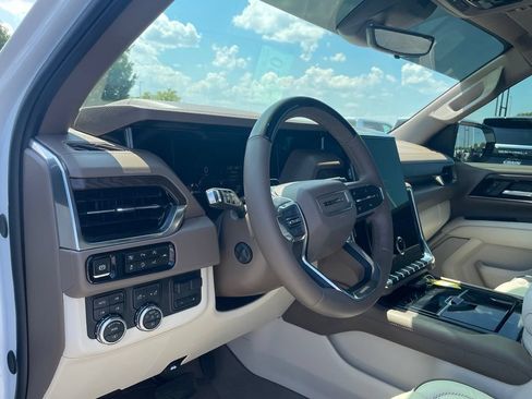 Used 2026 GMC Yukon Denali w/ Denali Reserve Package AWD/4WD image 12