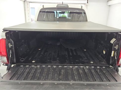 Used 2018 Toyota Tacoma TRD Sport image 8