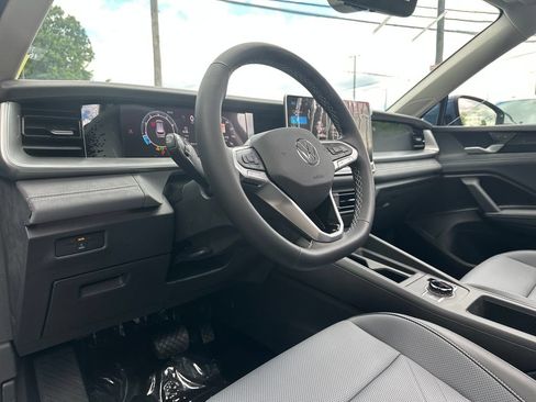 New 2026 Volkswagen Tiguan SE AWD/4WD image 11