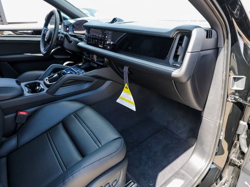 New 2025 Porsche Cayenne E-Hybrid Coupe image 27