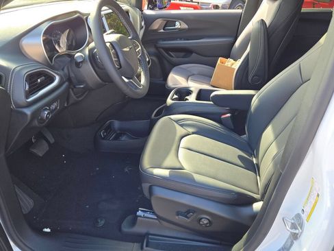 New 2026 Chrysler Pacifica Select FWD image 21
