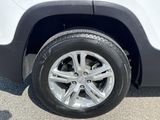 Used 2023 GMC Terrain SLE w/ Driver Convenience Package image 4
