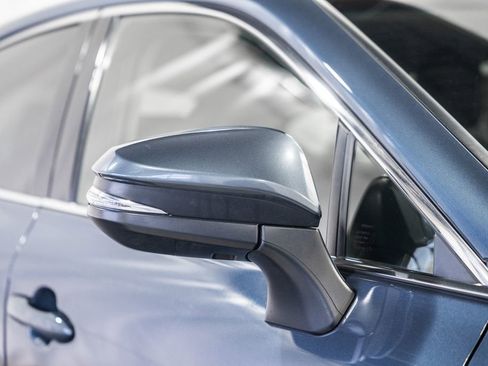 Used 2021 Toyota Venza LE image 15