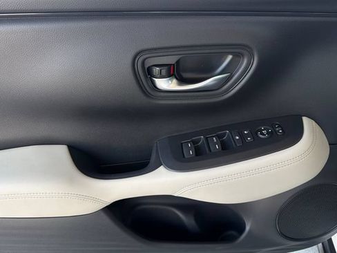 Certified 2025 Honda HR-V LX image 12