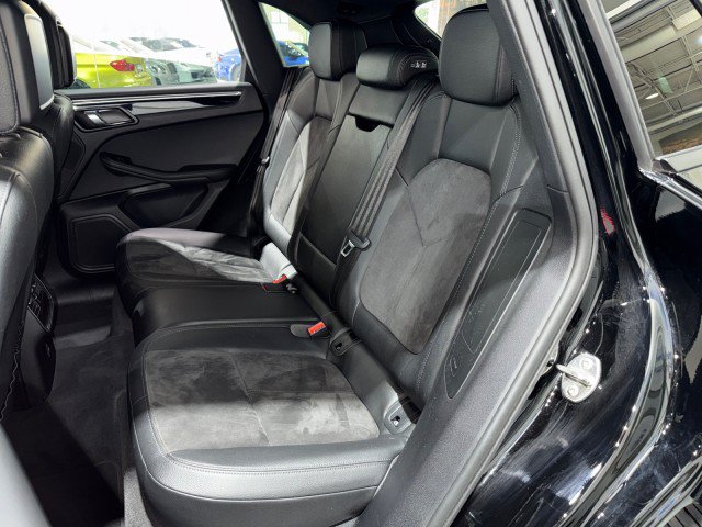 Used 2018 Porsche Macan AWD/4WD image 6
