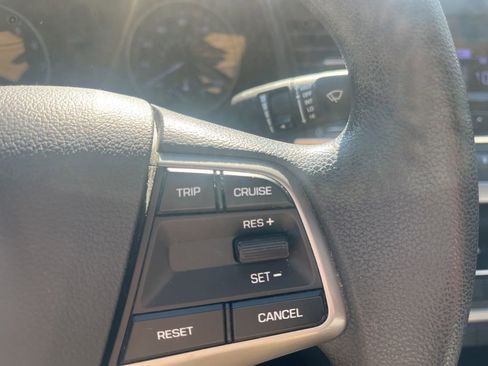 Used 2017 Hyundai Elantra SE FWD image 14