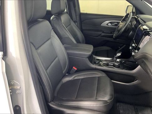 Used 2023 Chevrolet Traverse LT FWD image 9